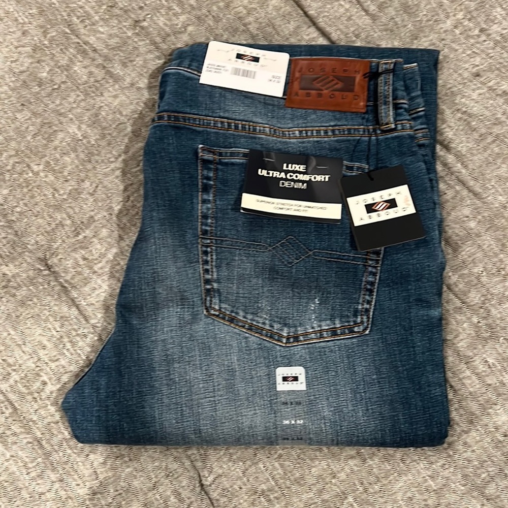 Joseph Abboud Luxe Denim Uktea Comfort Jean lighter wash straight leg